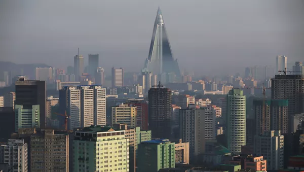 105-этажный Ryugyong Hotel - самое высокое здание в КНДР