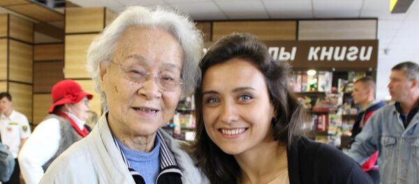 刘爱琴与他的孙女玛尔加丽塔 刘爱琴与他的孙女玛尔加丽塔 - 俄罗斯卫星通讯社