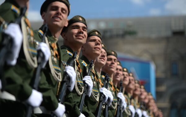 军人们的检阅队伍 - 俄罗斯卫星通讯社