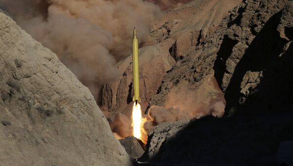 媒體：伊朗發射彈道導彈 擊中1800千米外目標 - 俄羅斯衛星通訊社