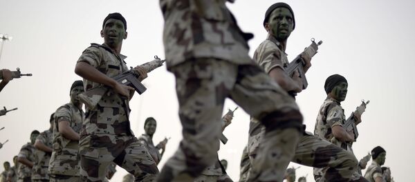 Военные из спецназа Саудовской Аравии на военном параде в преддверии хаджа в Мекку Военные из спецназа Саудовской Аравии на военном параде в преддверии хаджа в Мекку - 俄罗斯卫星通讯社