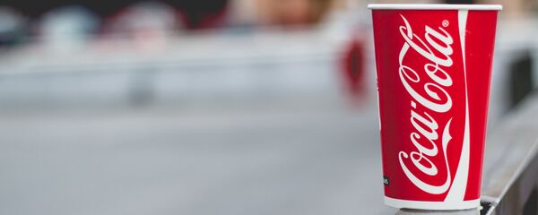 空姐讲述为何害怕飞机上的苏打水 - 俄罗斯卫星通讯社