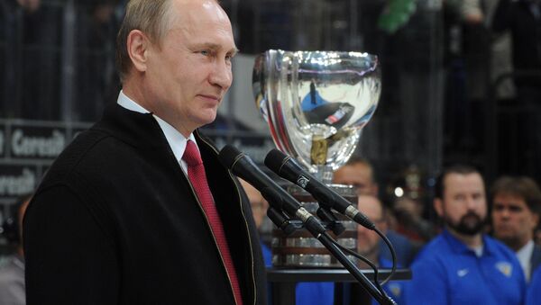 普京为冰球世锦赛卫冕冠军加拿大队颁奖 - 俄罗斯卫星通讯社