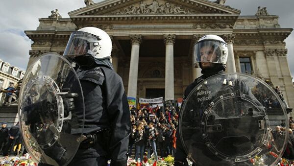 比利時警方用水槍對付反政府示威參與者 - 俄羅斯衛星通訊社