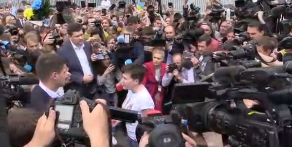 萨夫琴科在基辅机场 - 俄罗斯卫星通讯社