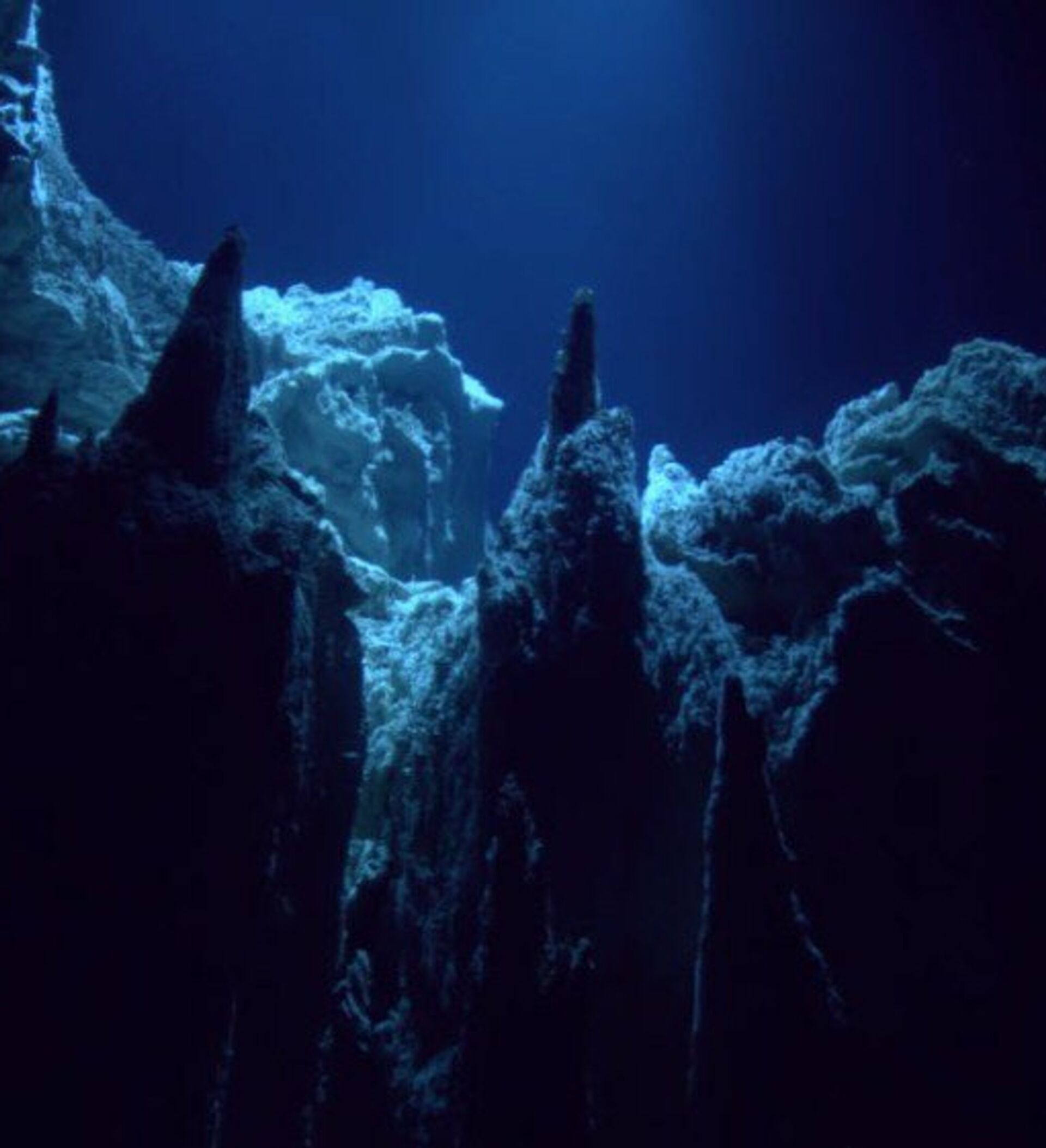 世界上最深的海沟在哪里?最深的马里亚纳海沟-小风教程网