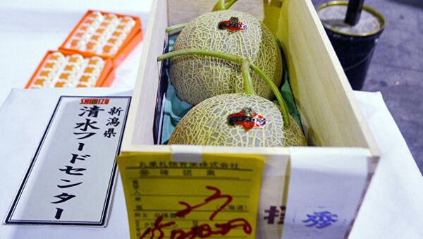 日本超市老板拍下天价甜瓜欲转卖 - 俄罗斯卫星通讯社