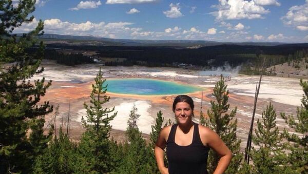 22歲的加拿大姑娘斯蒂芬尼·泰瑞特（Stéphanie Tavares) - 俄羅斯衛星通訊社