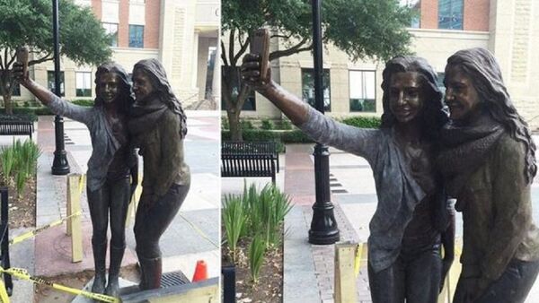 美國德州竪起自拍雕像 - 俄羅斯衛星通訊社