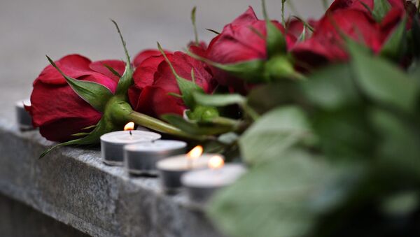 Цветы и свечи у посольства Бельгии в Москве - 俄羅斯衛星通訊社