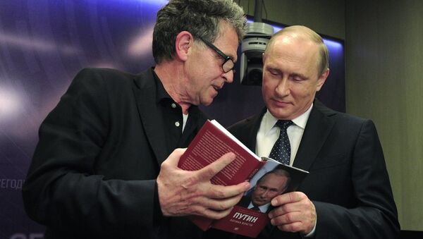 普京表示從未讀過撰寫自己的書並解釋原因 - 俄羅斯衛星通訊社