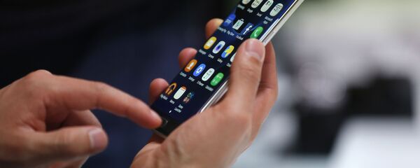 俄鄂木斯克一名女孩因三星手機充電時起火被燒傷 俄鄂木斯克一名女孩因三星手機充電時起火被燒傷 - 俄羅斯衛星通訊社