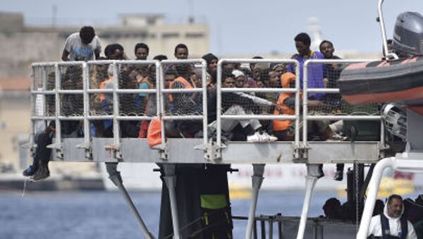 意大利海岸警卫队：逾1500名难民在穿越地中海时被救起 - 俄罗斯卫星通讯社