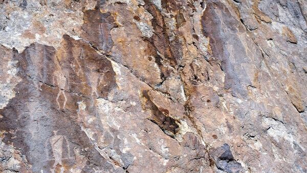 新西伯利亞考古學家在外貝加爾找到四千年前繪制的石洞壁畫 - 俄羅斯衛星通訊社