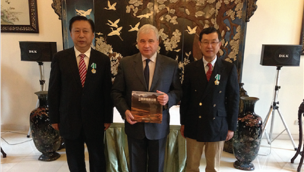 俄驻华大使向中方代表颁发友谊勋章 表彰其为两国关系发展做出贡献 - 俄罗斯卫星通讯社