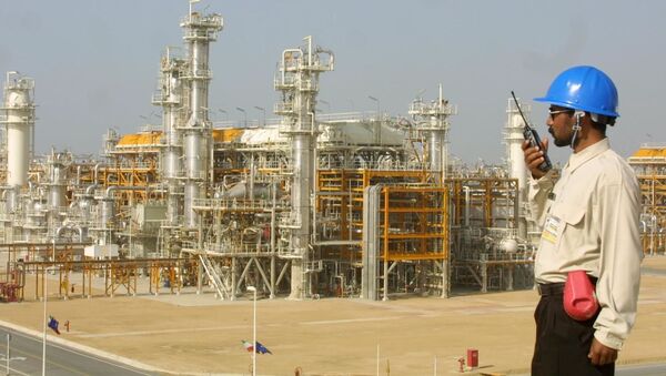 Рабочий нефтяного завода в Иране - 俄羅斯衛星通訊社