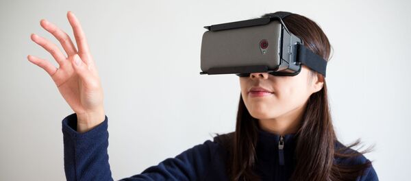 Девушка в очках виртуальной реальности - 俄罗斯卫星通讯社