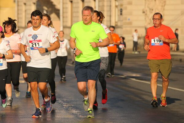 俄罗斯总统新闻秘书德米特里·佩斯科夫参加了此次SPIEF RACE跑步比赛。 - 俄罗斯卫星通讯社