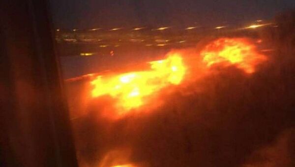 新加坡航空客機在降落時起火 - 俄羅斯衛星通訊社
