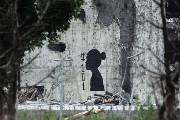 頓涅茨克機場被毀壞的牆壁上畫有在頓巴斯衝突中死去孩童的塗鴉 頓涅茨克機場被毀壞的牆壁上畫有在頓巴斯衝突中死去孩童的塗鴉 - 俄羅斯衛星通訊社