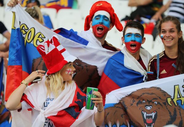 歐洲杯開賽前的球迷們 歐洲杯開賽前的球迷們 - 俄羅斯衛星通訊社