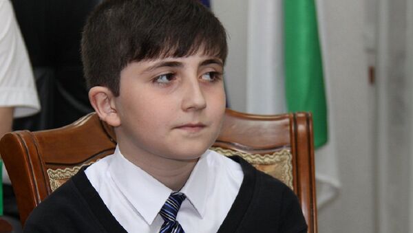 俄印古什一男孩攒3000卢布寄给普京 - 俄罗斯卫星通讯社