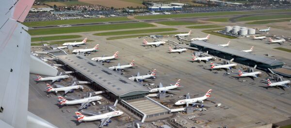 媒体称英国百万富翁的女儿在机场吃完三明治死亡 - 俄罗斯卫星通讯社