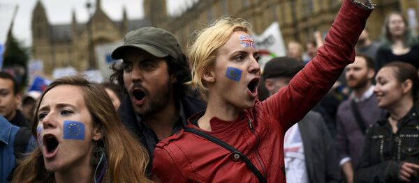 伦敦约有十万人抗议英国脱欧 - 俄罗斯卫星通讯社