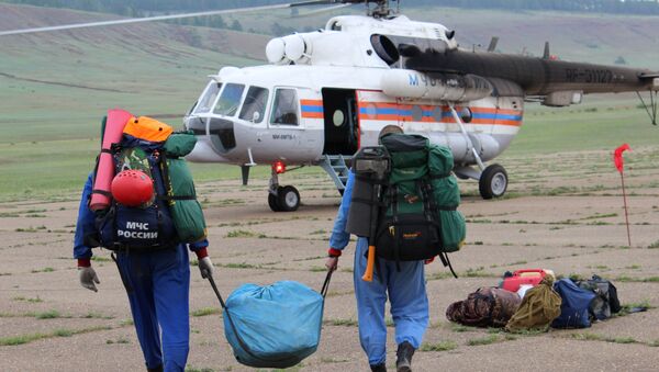 搜救人员在伊尔-76飞机坠毁现场找到3名机组人员遗体 - 俄罗斯卫星通讯社