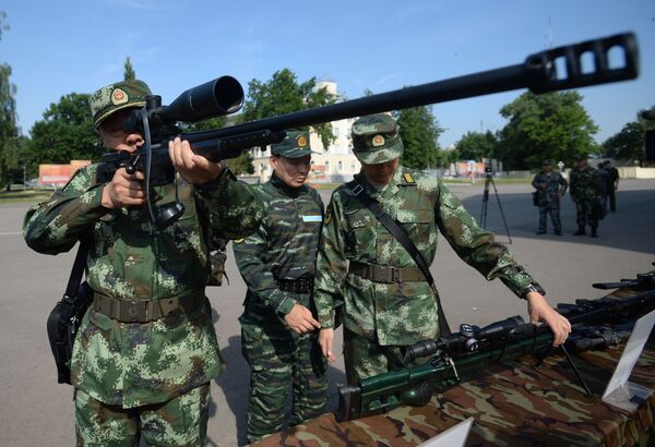 參加俄中“合作－2016”聯合反恐訓練的中方武警 - 俄羅斯衛星通訊社