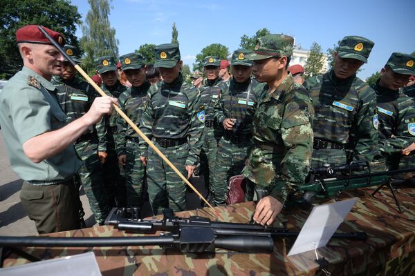 俄罗斯国民近卫军与中国武警部队“合作－2016”联合反恐训练启动 - 俄罗斯卫星通讯社