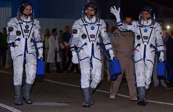 美国宇航员凯瑟琳∙鲁宾斯、俄罗斯宇航员阿纳托利∙伊万尼申和日本宇航员大西卓哉 - 俄罗斯卫星通讯社