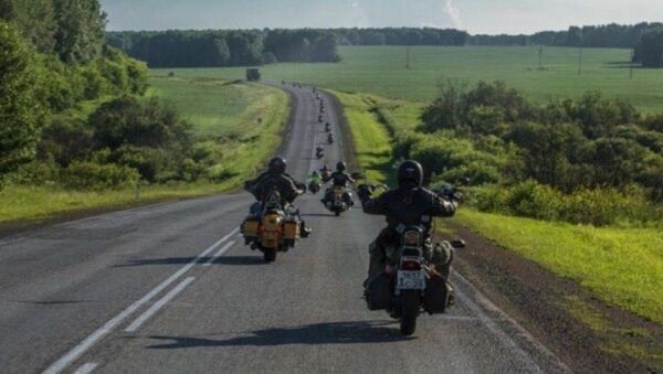 中國-葉卡捷琳堡摩托車騎行活動參與者抵達貝加爾湖 已騎行5000多公里 - 俄羅斯衛星通訊社