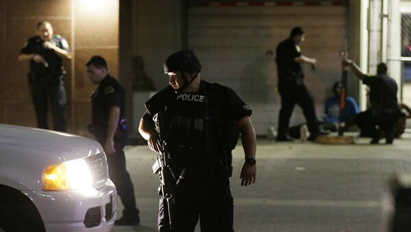 电视台援引当地警察局长的话称，美国德州达拉斯市暴乱导致3名警察死亡 - 俄罗斯卫星通讯社