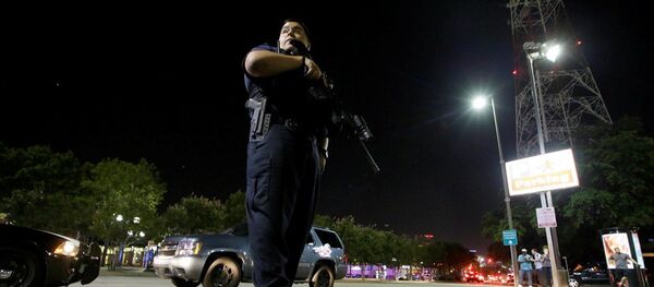 警方：达拉斯枪击嫌犯被捕 - 俄罗斯卫星通讯社