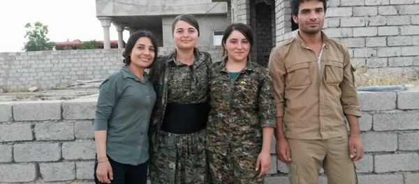 伊拉克女子部队与男兵并肩作战 共同对抗达伊沙 伊拉克女子部队与男兵并肩作战 共同对抗达伊沙 - 俄罗斯卫星通讯社