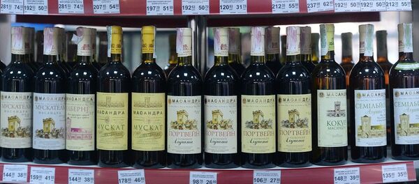 克里米亚供应中国的装载马桑德拉牌红酒的货车发生翻车事故 - 俄罗斯卫星通讯社