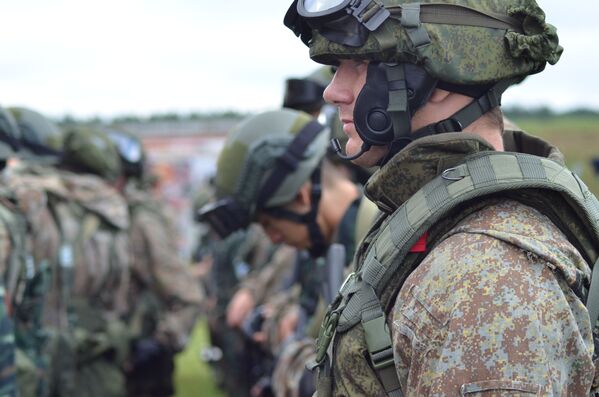 俄中军人在“合作-2016”联合演练的闭幕式上。 - 俄罗斯卫星通讯社