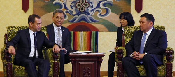 梅德韋傑夫與蒙古領導人對中俄蒙三方合作進行討論 - 俄羅斯衛星通訊社