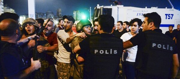 土耳其發生試圖政變事件後被扣押的軍人達到1563人 - 俄羅斯衛星通訊社