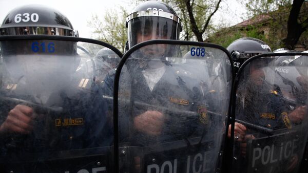 在埃里温有武装人员占领了警察局 - 俄罗斯卫星通讯社