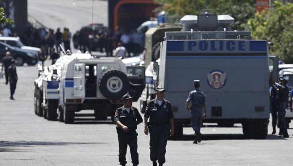 亚美尼亚警方称正与占领埃里温警局的武装团伙谈判 - 俄罗斯卫星通讯社