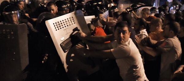 Ситуация близ захваченного в Ереване здания полка полиции - 俄罗斯卫星通讯社