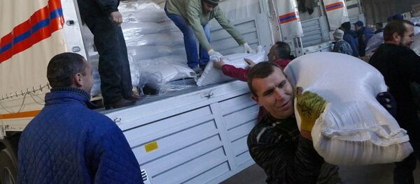 俄紧急情况部人道主义车队抵达顿涅茨克并开始卸货 俄紧急情况部人道主义车队抵达顿涅茨克并开始卸货 - 俄罗斯卫星通讯社