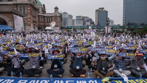約2000人在首爾舉行反對美國部署反導系統的遊行 - 俄羅斯衛星通訊社