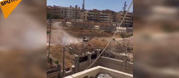 叙政府军出动坦克 摧毁“胜利阵线”指挥中心 - 俄罗斯卫星通讯社