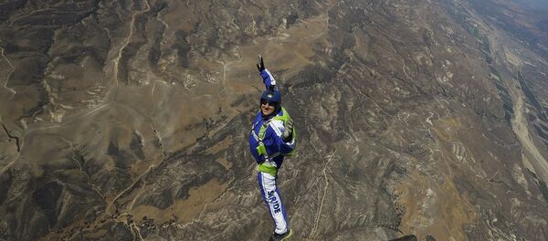 美國人打算在直播中不帶降落傘從高空跳下 美國人打算在直播中不帶降落傘從高空跳下 - 俄羅斯衛星通訊社