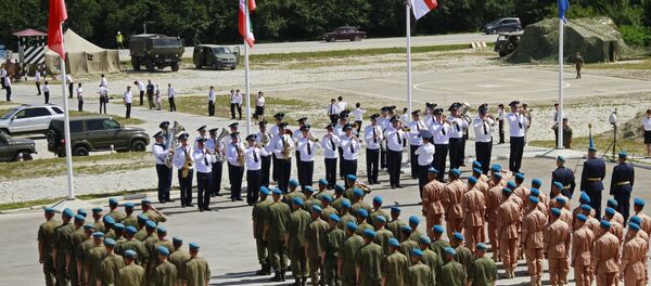 國際軍事比賽開幕式上19國代表隊接受檢閱 國際軍事比賽開幕式上19國代表隊接受檢閱 - 俄羅斯衛星通訊社