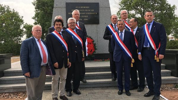 法國議員代表團在克里米亞參觀了法軍人公墓 - 俄羅斯衛星通訊社