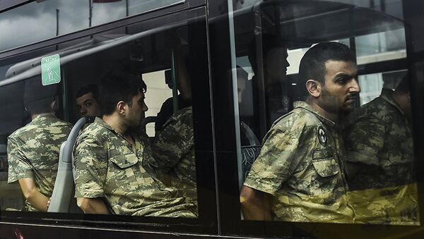 媒體：土耳其涉嫌參與政變的210多名軍人被通緝 - 俄羅斯衛星通訊社